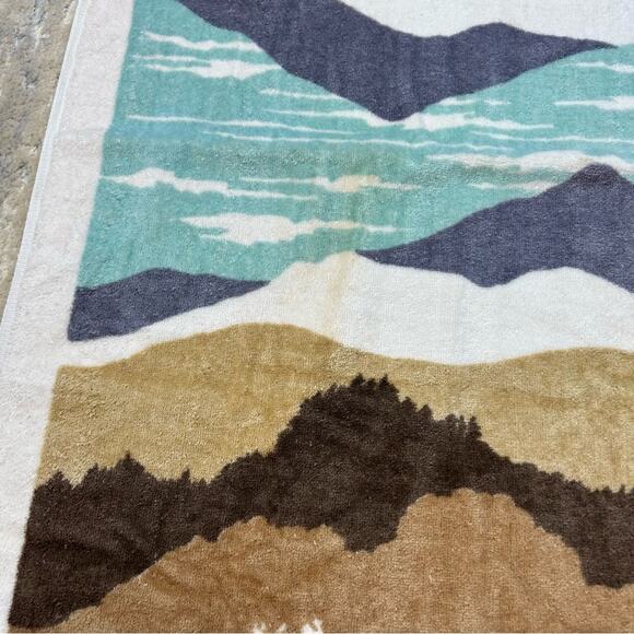 Vintage 70s Burlington House Mountain Scene Plush Bath Towel & Washcloth Set - Picture 5 of 9